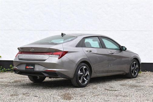 Fluid Metal 2023 Hyundai ELANTRA SEL