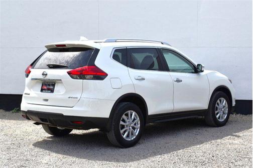 Glacier White 2017 Nissan Rogue SV
