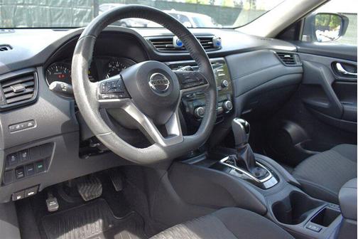 Glacier White 2017 Nissan Rogue SV