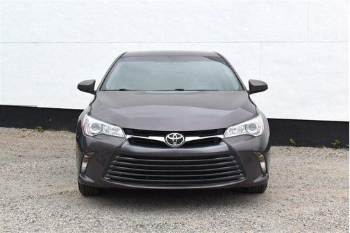 Super White 2016 Toyota Camry LE