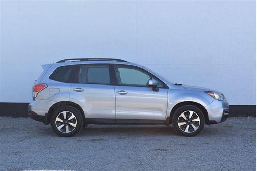 Ice Silver Metallic 2017 Subaru Forester 2.5i Premium