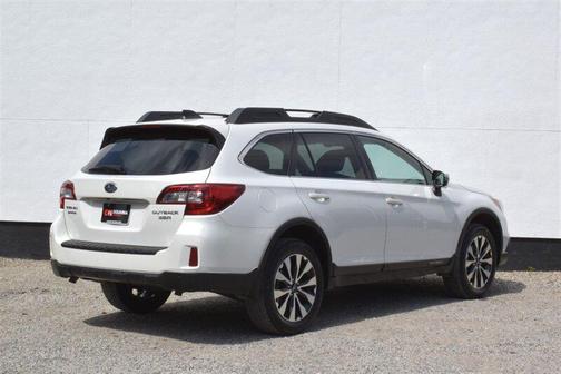Crystal White Pearl 2017 Subaru Outback 3.6R Limited