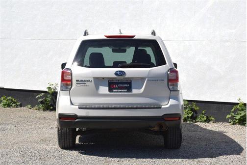 Crystal White Pearl 2018 Subaru Forester 2.5i Premium