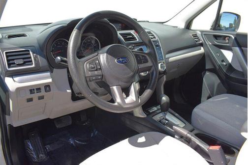 Crystal White Pearl 2018 Subaru Forester 2.5i Premium