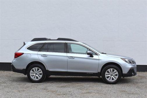 Dark Blue Pearl 2018 Subaru Outback 2.5i Premium