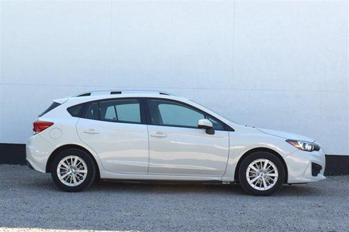 Crystal White Pearl 2017 Subaru Impreza 2.0i Premium