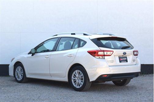 Crystal White Pearl 2017 Subaru Impreza 2.0i Premium