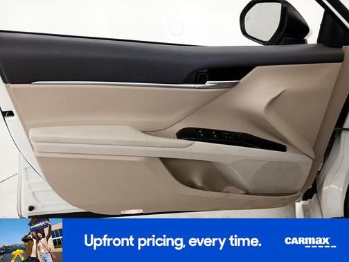 White 2018 Toyota Camry LE