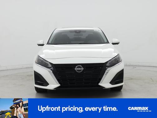 White 2023 Nissan Altima SL