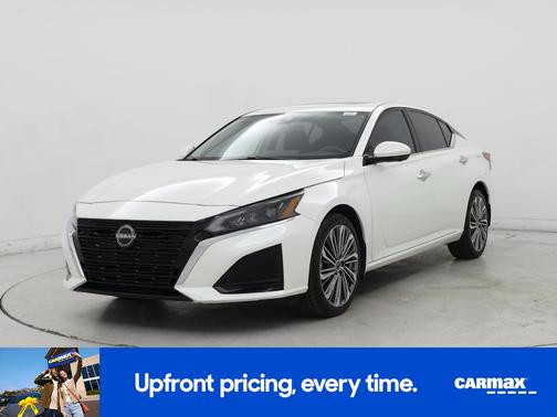 White 2023 Nissan Altima SL