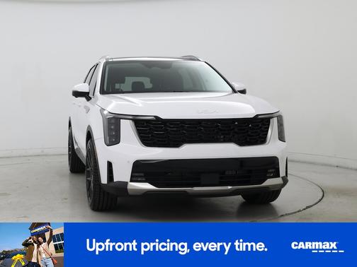 White 2025 Kia Sorento SX