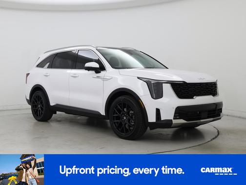 White 2025 Kia Sorento SX