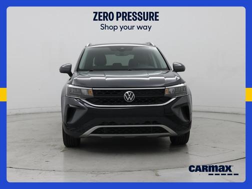Gray 2023 Volkswagen Taos SE
