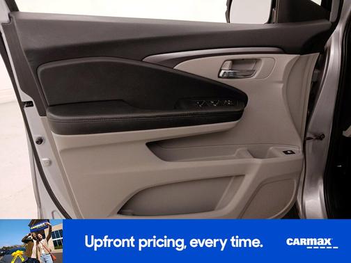 Silver 2017 Honda Pilot EX