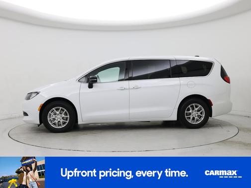 2026 Chrysler Voyager LX