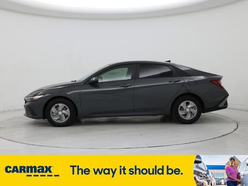 2024 Hyundai ELANTRA SE