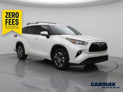 White 2020 Toyota Highlander XLE