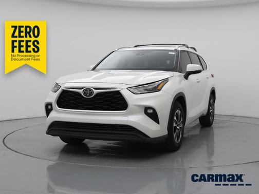 White 2020 Toyota Highlander XLE