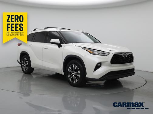 White 2020 Toyota Highlander XLE