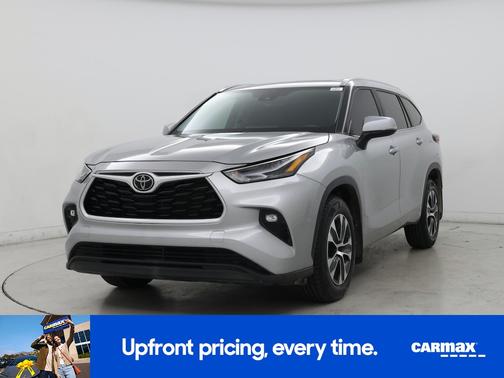 Silver 2024 Toyota Highlander XLE