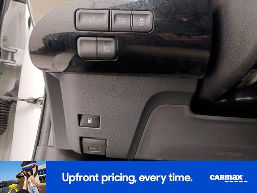 White 2018 Toyota Prius Two