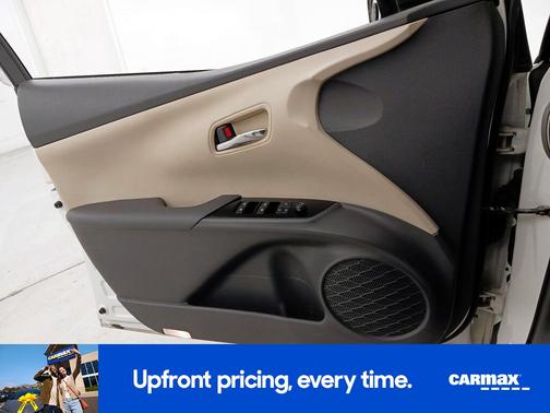 White 2018 Toyota Prius Two