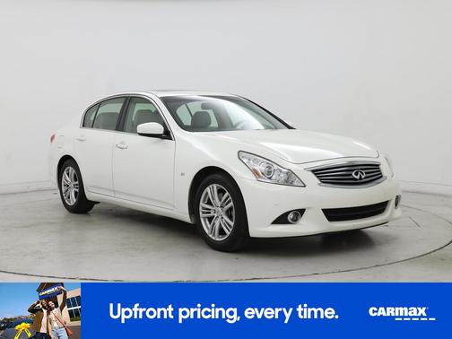 White 2015 INFINITI Q40
