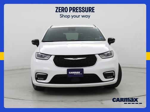 White 2025 Chrysler Pacifica Select