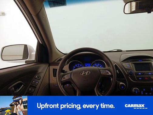 White 2015 Hyundai TUCSON GLS