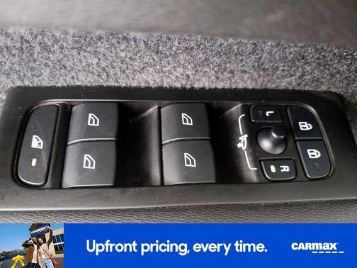 2022 Volvo XC40 T5 Momentum