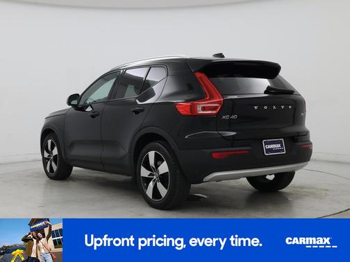 2022 Volvo XC40 T5 Momentum
