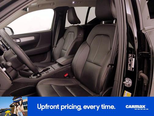 2022 Volvo XC40 T5 Momentum