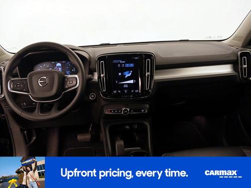 2022 Volvo XC40 T5 Momentum