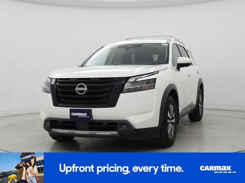 White 2023 Nissan Pathfinder SL