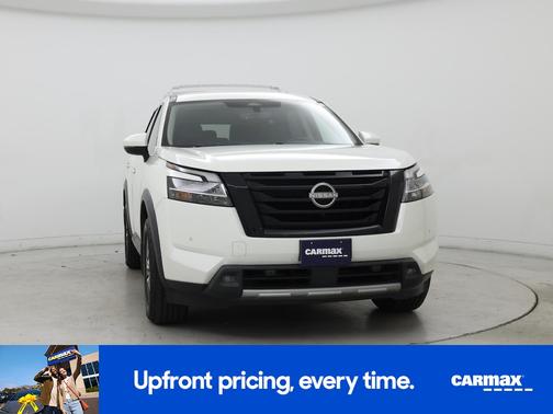 White 2023 Nissan Pathfinder SL