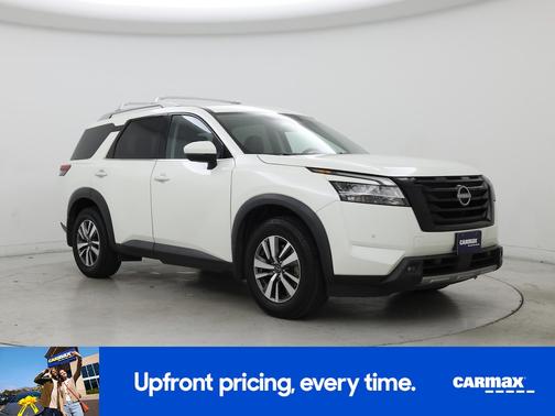 White 2023 Nissan Pathfinder SL