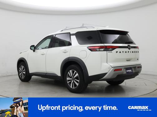 White 2023 Nissan Pathfinder SL
