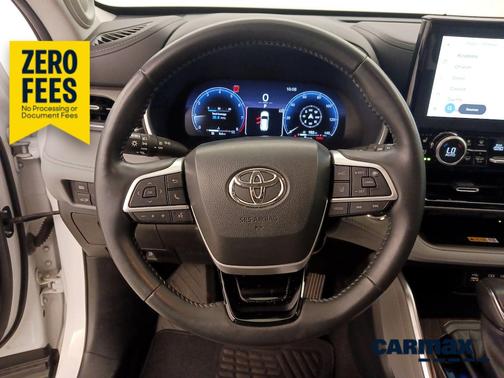 White 2023 Toyota Highlander Limited