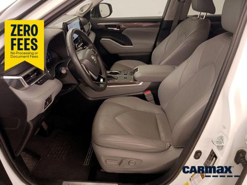 White 2023 Toyota Highlander Limited