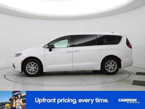 White 2024 Chrysler Pacifica Touring L
