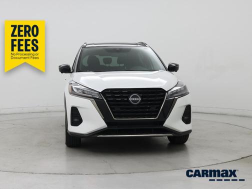 White 2023 Nissan Kicks SR