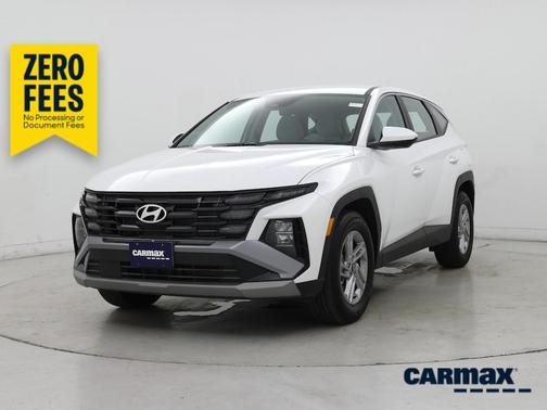 White 2025 Hyundai TUCSON SE
