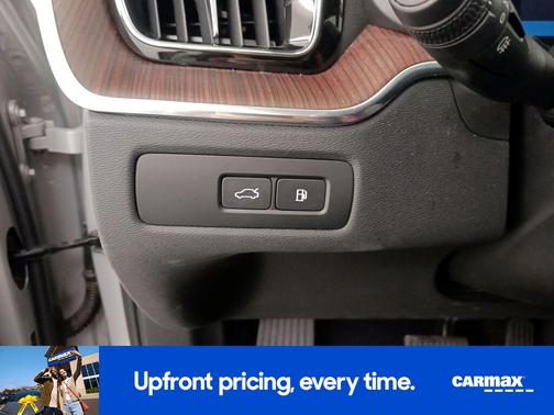 2024 Volvo XC60 Recharge Plug-In Hybrid T8 Plus Dark Theme