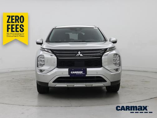 Silver 2024 Mitsubishi Outlander SE