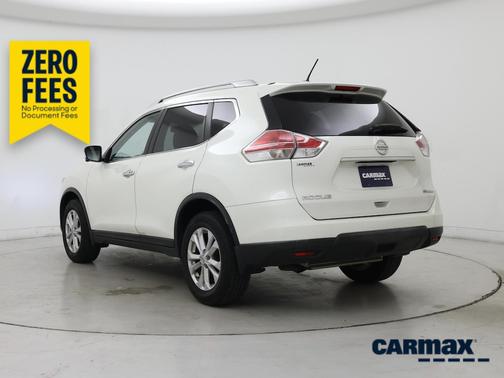 White 2016 Nissan Rogue SV