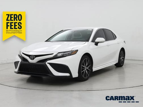 White 2024 Toyota Camry SE