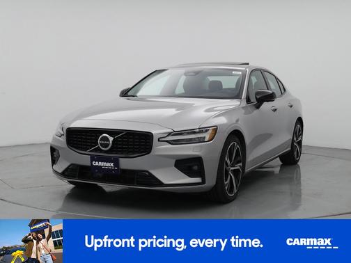 2024 Volvo S60 B5 Plus Dark Theme