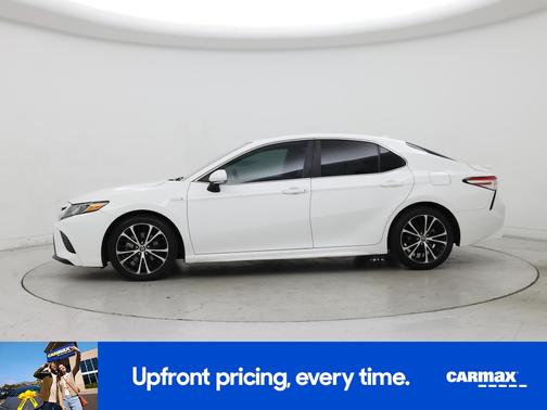 White 2020 Toyota Camry Hybrid SE