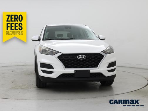 White 2019 Hyundai TUCSON SE