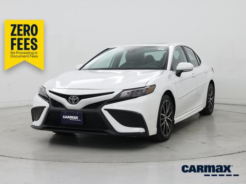 White 2023 Toyota Camry SE
